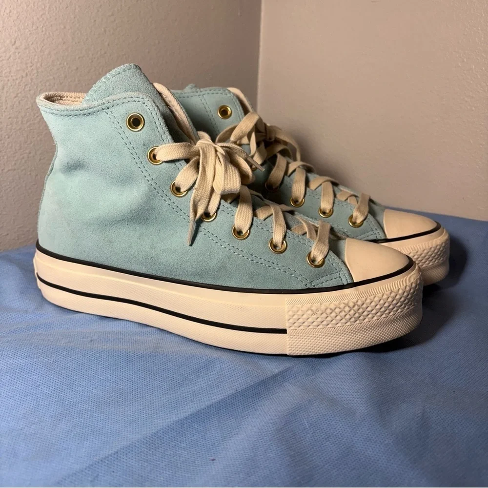 Chuck Taylor All-Star platform high-top sneakers blue suede, like new! Size 8